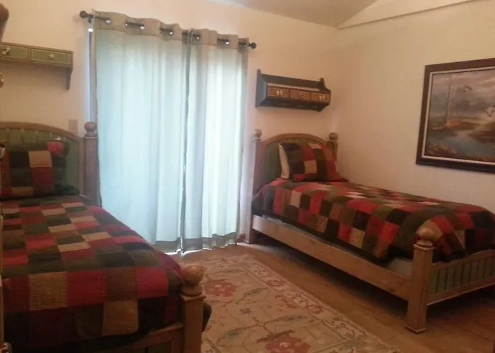 Cozy In Cool Pines - Country Club